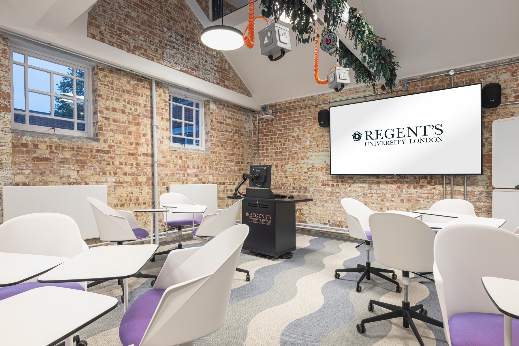 regentsuniversity-classrooms-221025-1017