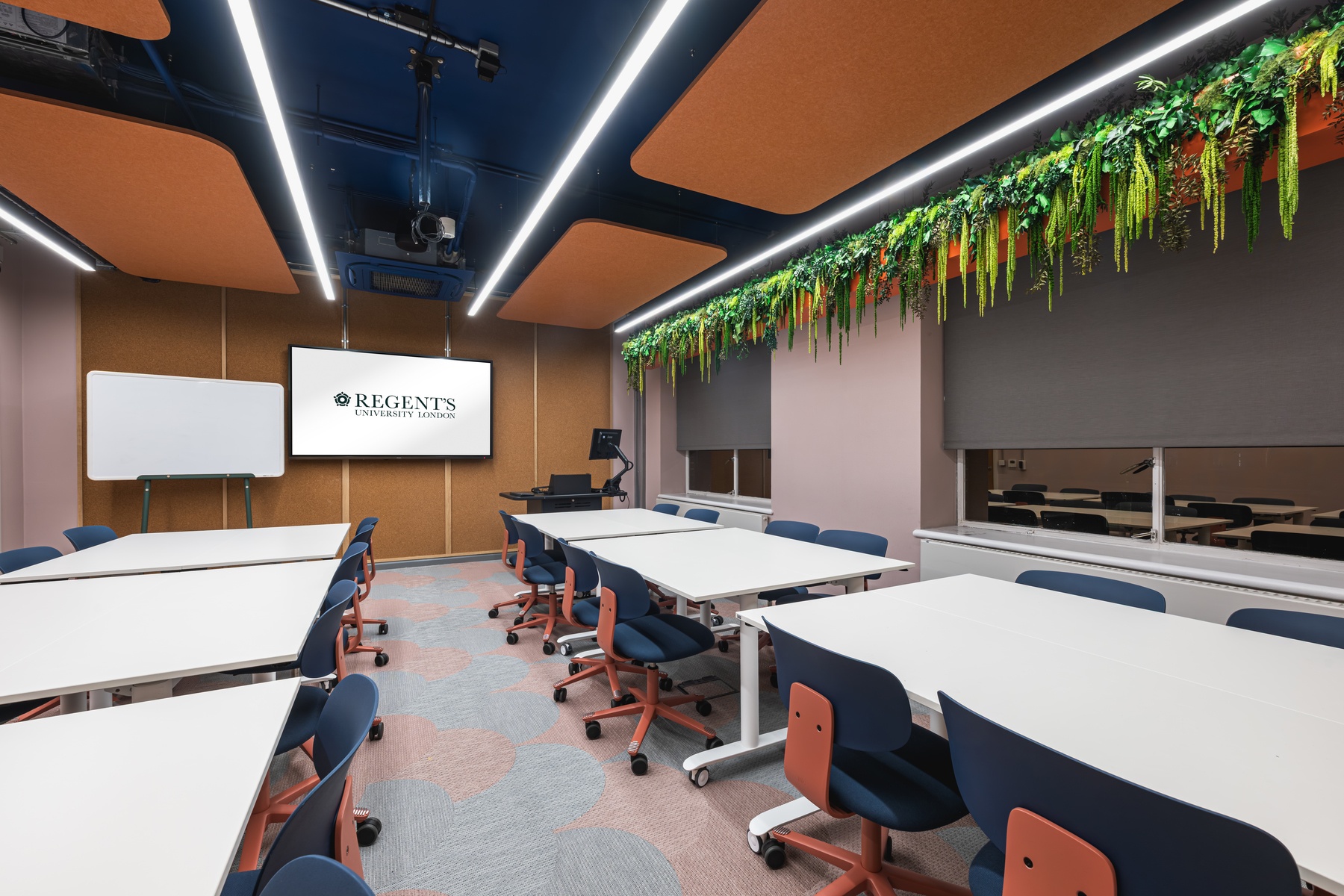 regentsuniversity-classrooms-221025-1063